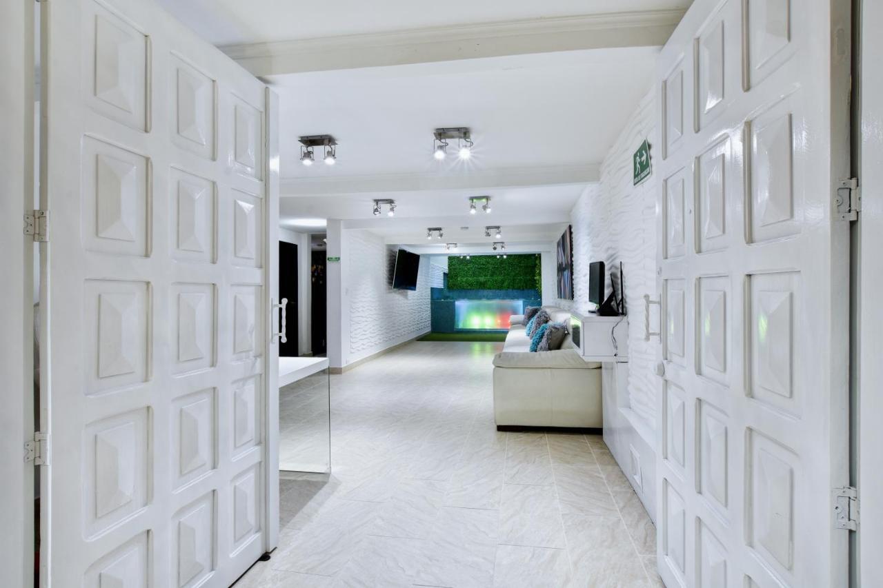 Hotel Roma Parque Lleras Adults Only 4*