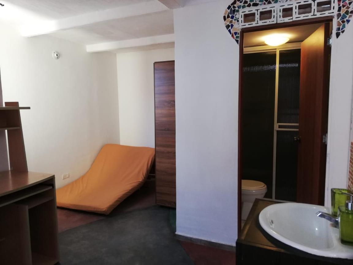 Apartamento Urbanización Capri, Cerca A Universidad De Antioquia Apartamento Medellín