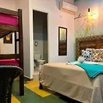 Stay Hostel la 10