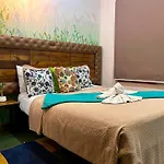 Stay Hostel la 10