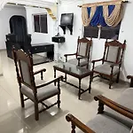 Casa Muy Amplia Con Excelente Ubicacion Familiar