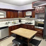 Casa Muy Amplia Con Excelente Ubicacion Familiar