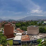 Cozy And Bright Studio Loft In Central Laureles