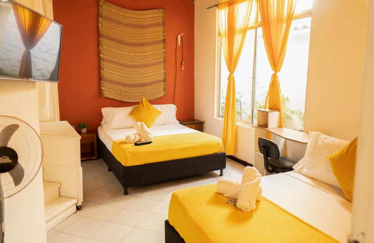 Pensión Africa House-casa Laureles-la70 Medellín