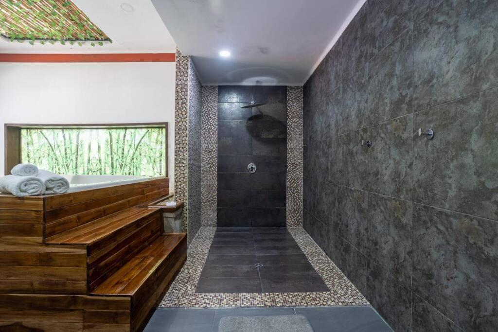 Casa Privada En El Poblado Despedidas De Soltero Fiesta Picsina Jacuzzi * Medellín