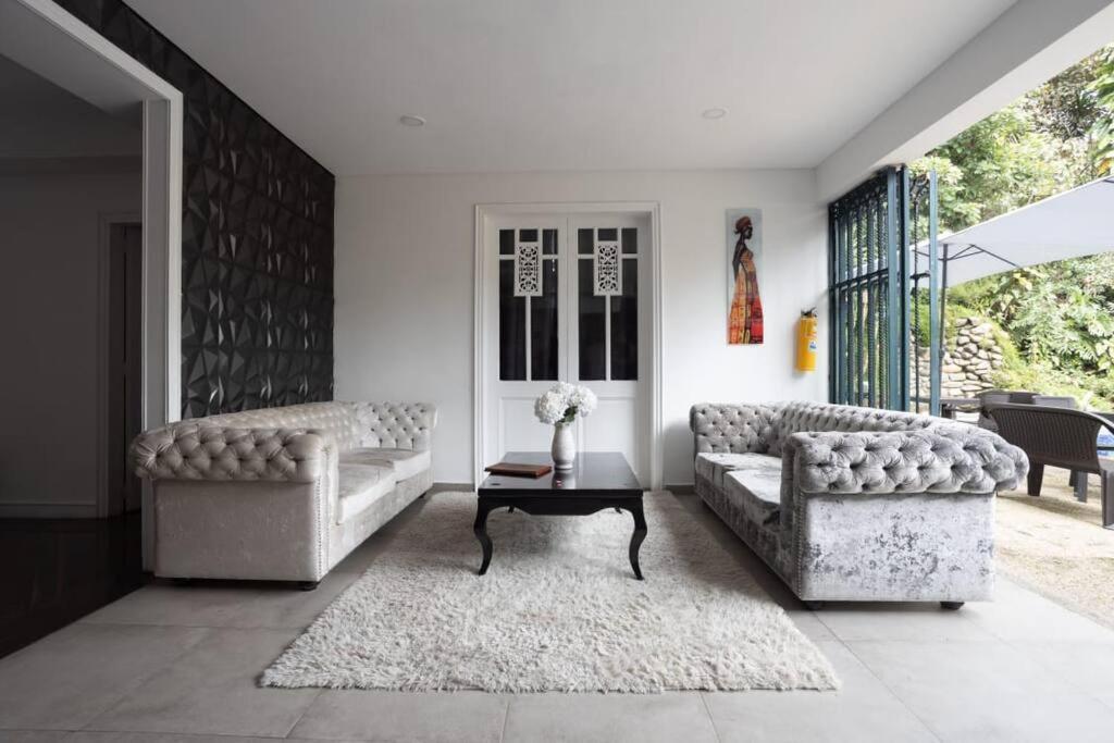 Casa Privada En El Poblado Despedidas De Soltero Fiesta Picsina Jacuzzi *