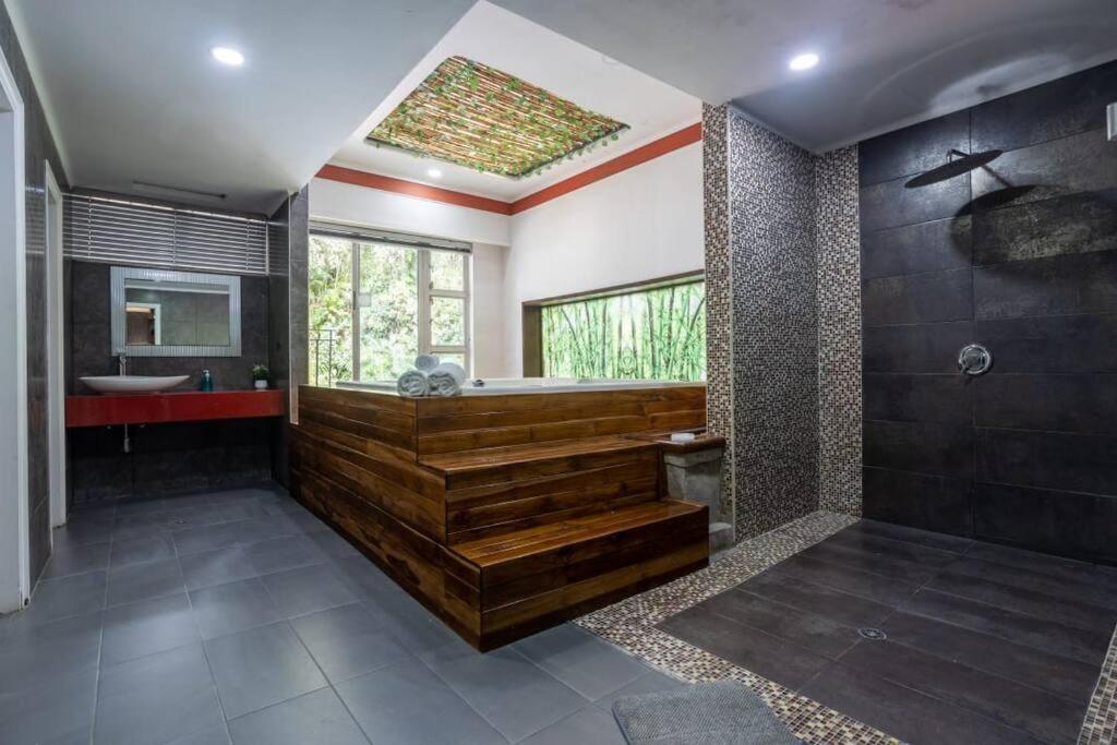 Casa Privada En El Poblado Despedidas De Soltero Fiesta Picsina Jacuzzi Villa *