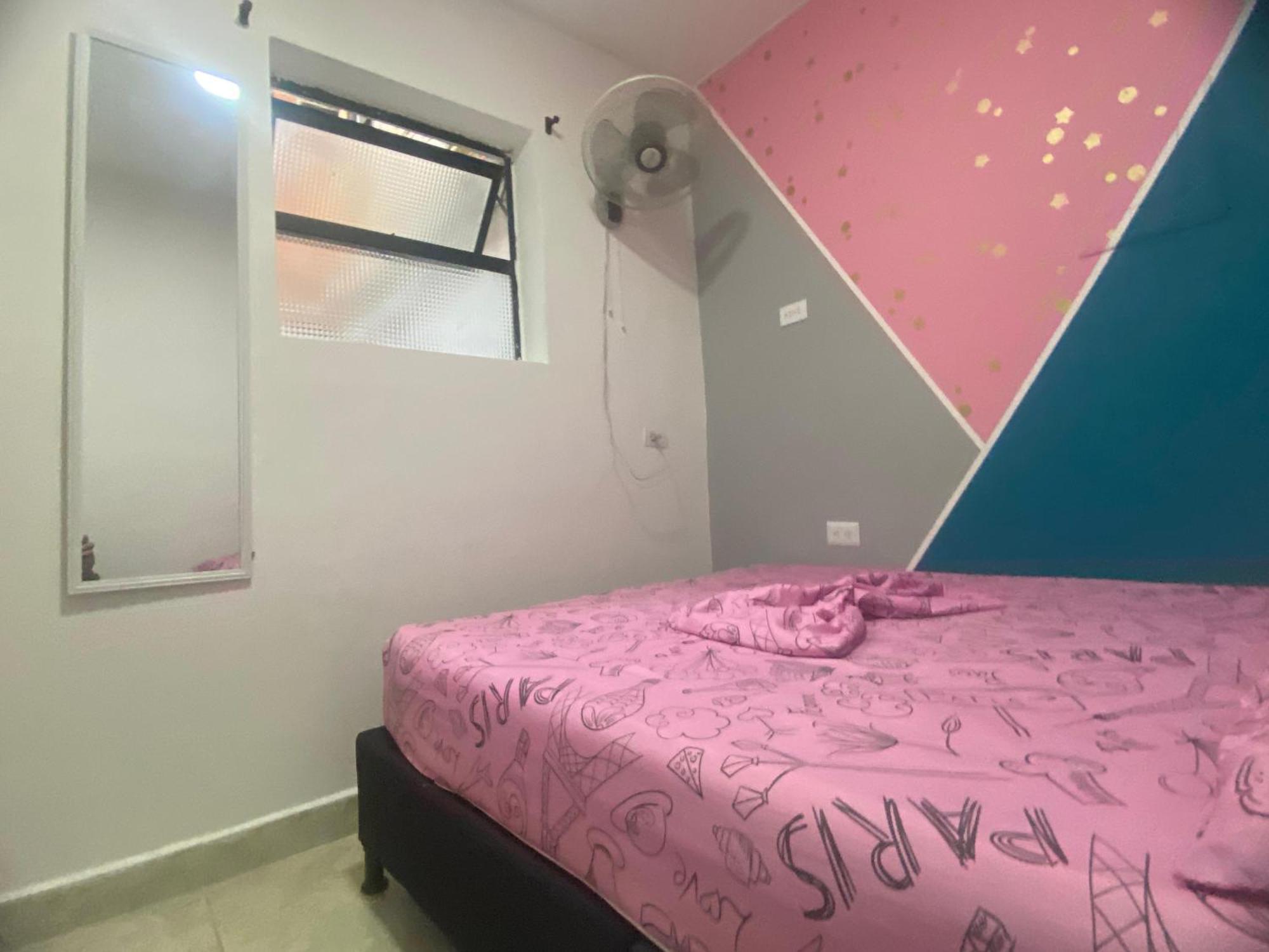Apartamento 22 3 Con Balcon En Laureles Estadio *