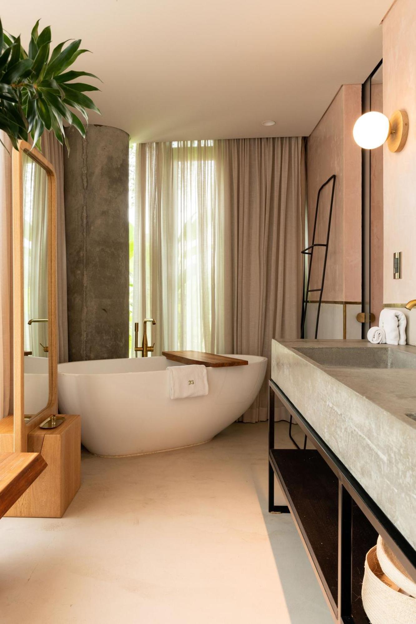 Hotel 23 5*
