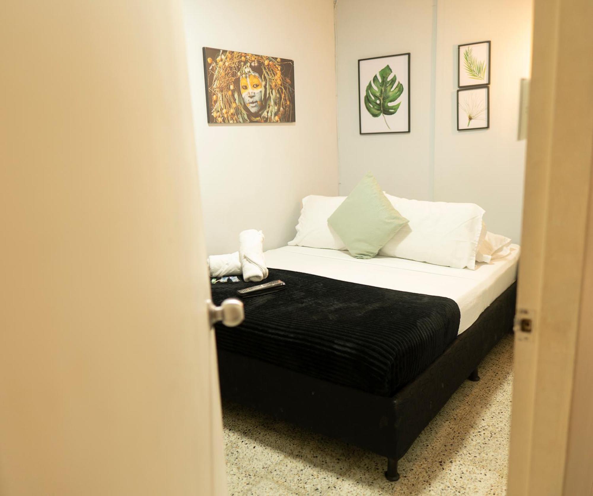 Africa House-casa Laureles-la70 Pensión Medellín