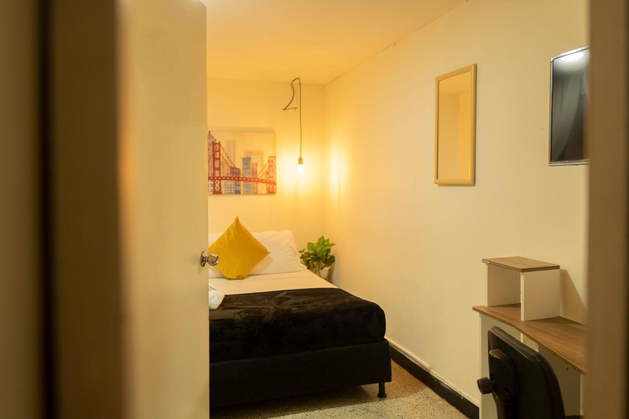 Africa House-casa Laureles-la70 Pensión