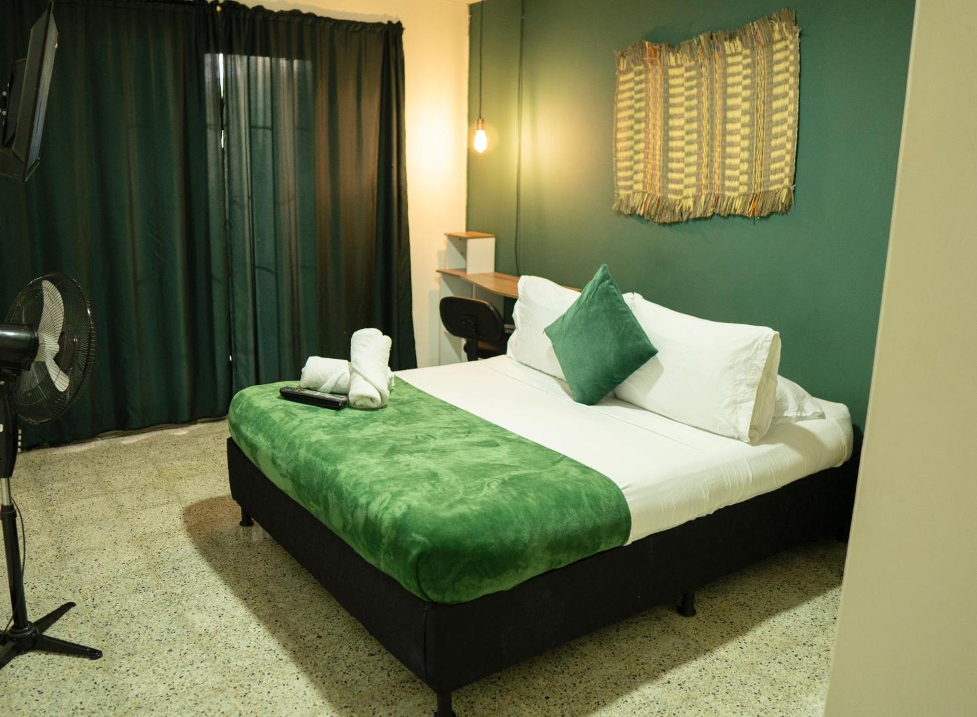 Pensión Africa House-casa Laureles-la70