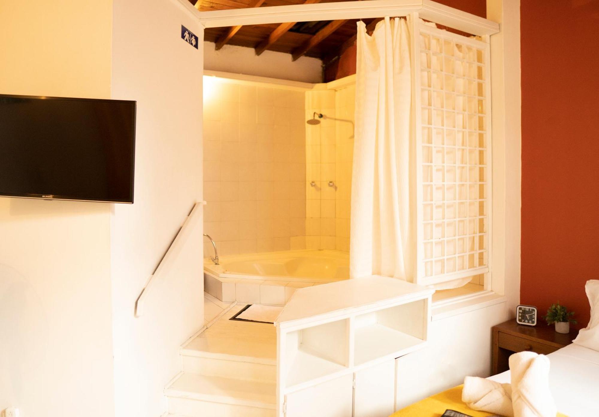 Pensión Africa House-casa Laureles-la70 Medellín
