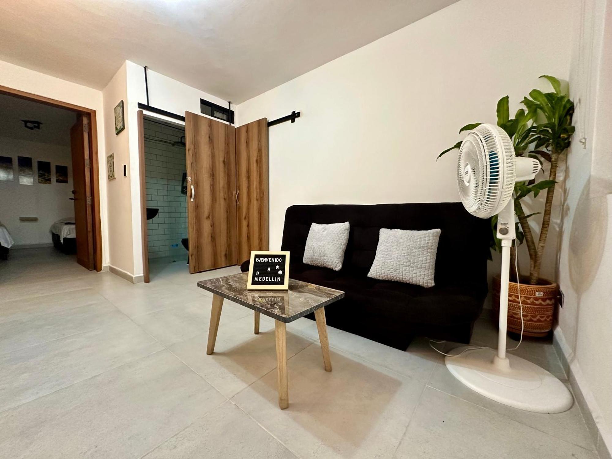 Apartamento Cerca A Laureles / 300m Wi-fi Medellín