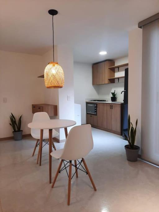 Cozy In Historic Prado With Adjustable Desk And 4k Monitor * Medellín