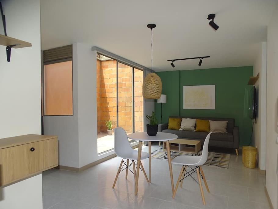 Cozy In Historic Prado With Adjustable Desk And 4k Monitor Apartamento