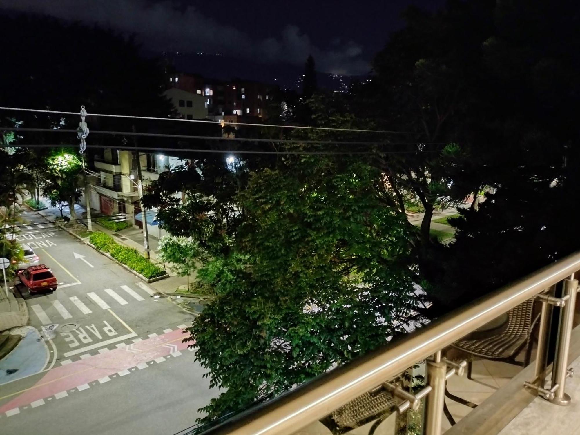 Apartamento En El Corazon De La Ciudad Con Impresionantes Vistas Urbanas *