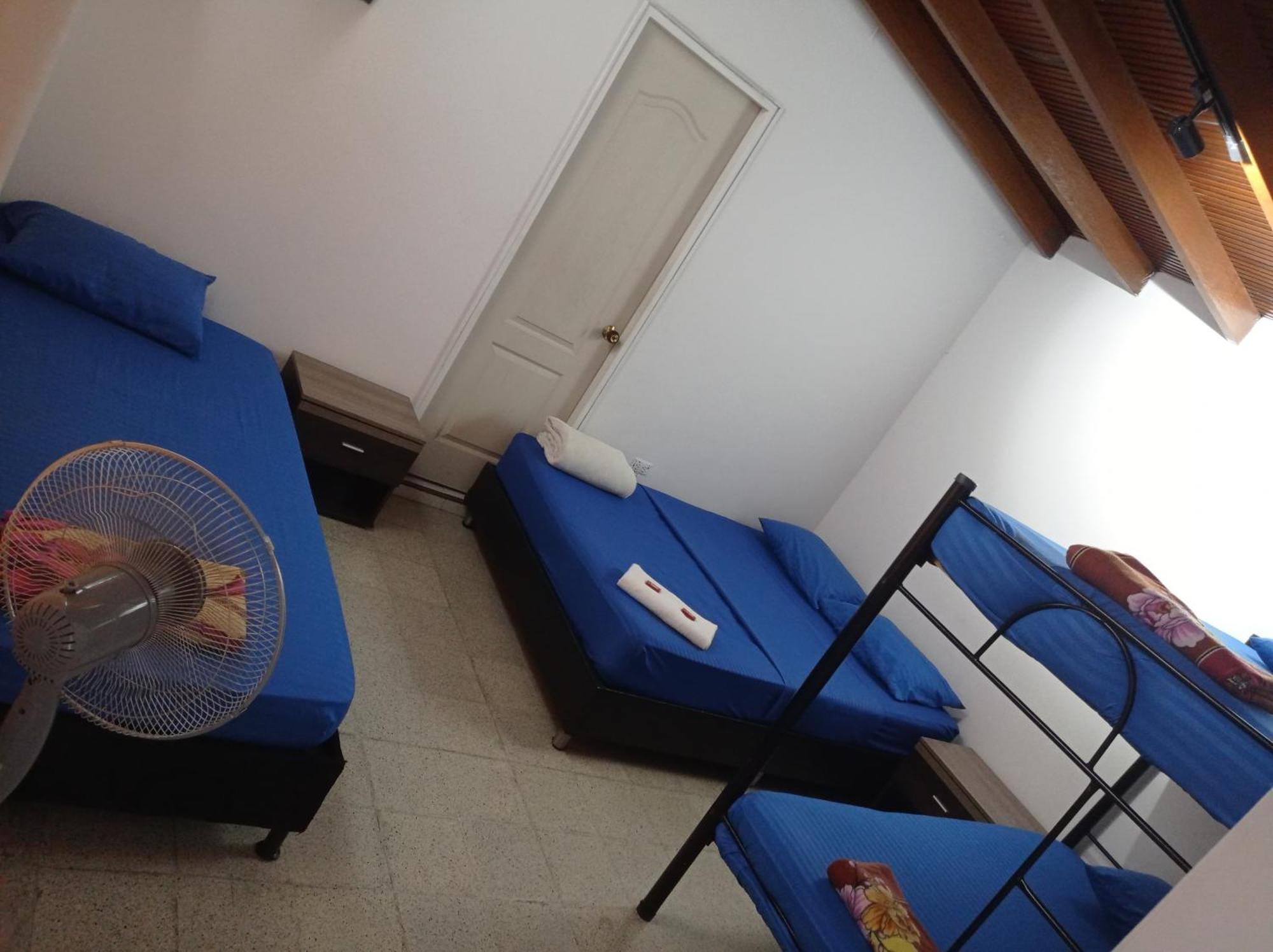 Hostal Yellow House