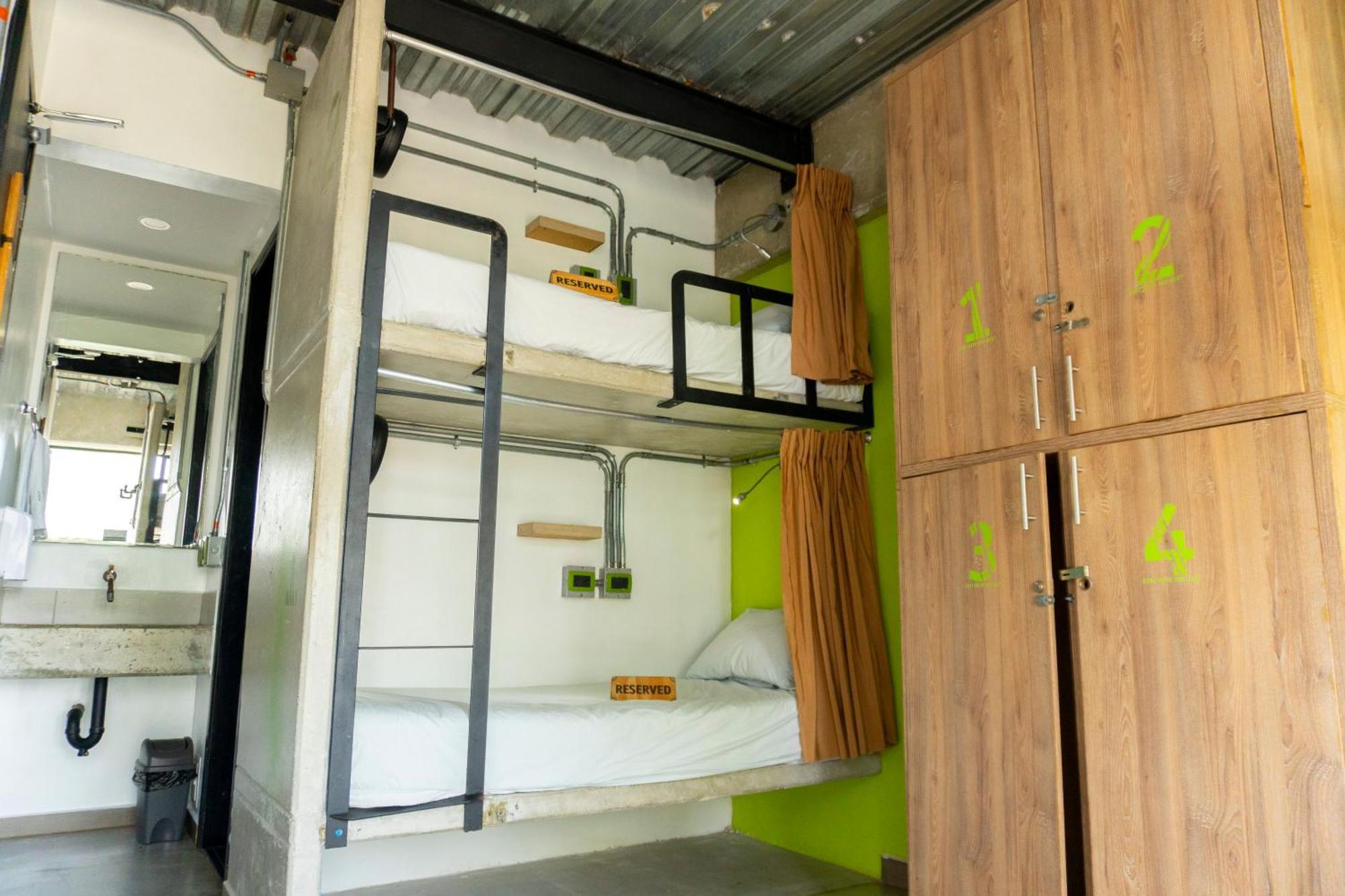 Patios Hostal *