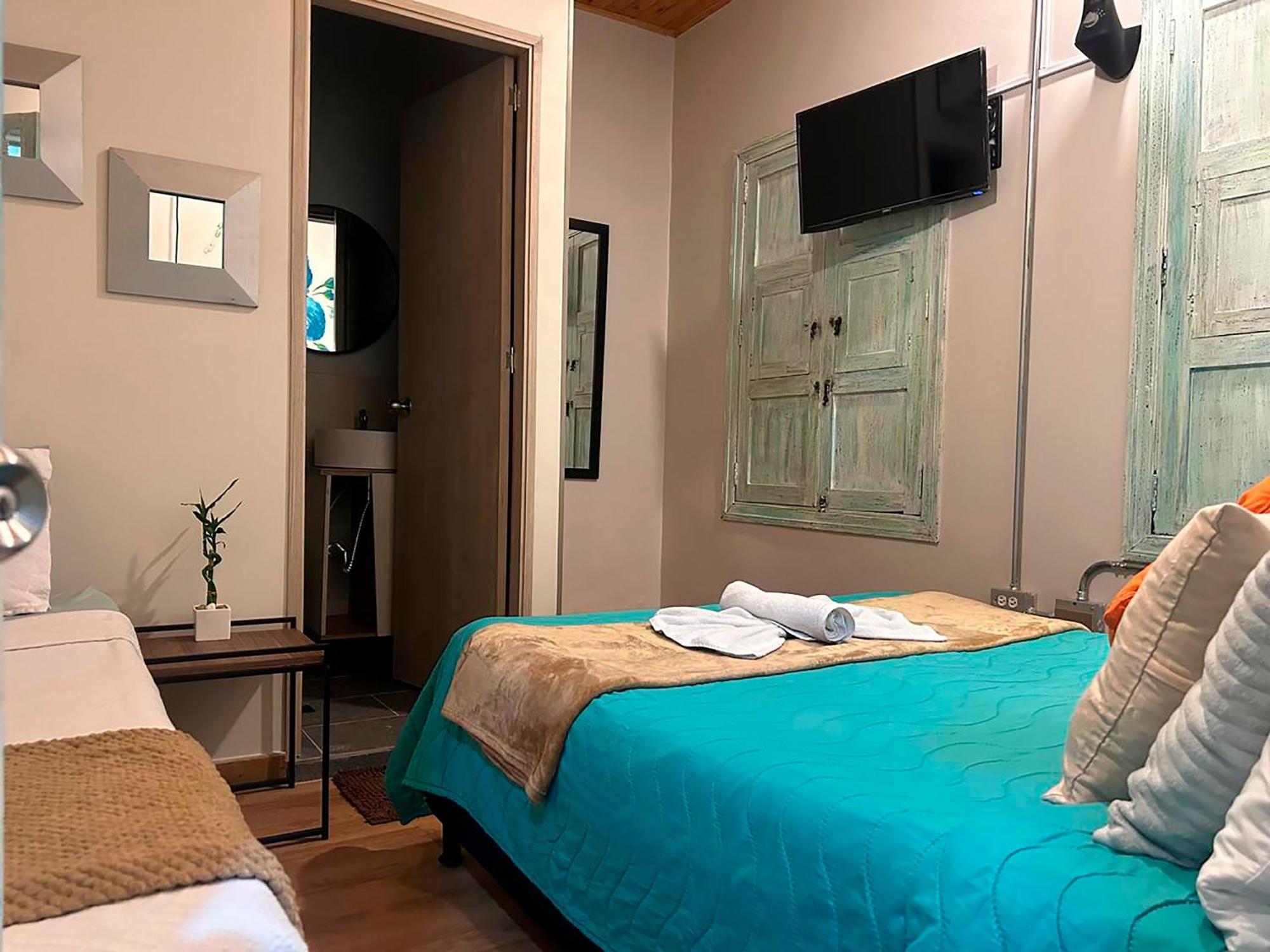 La 10 Hostal