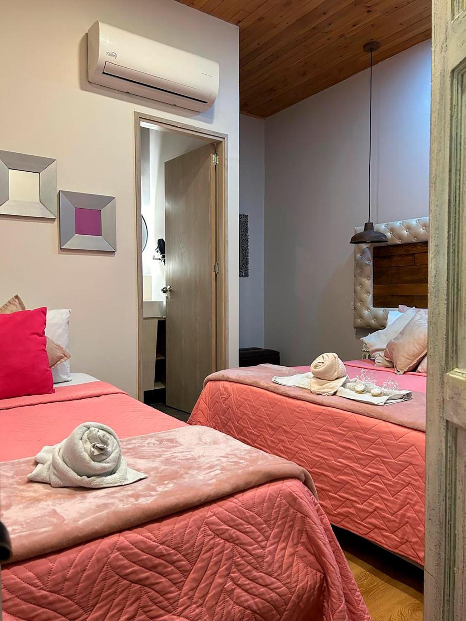 La 10 Hostal *