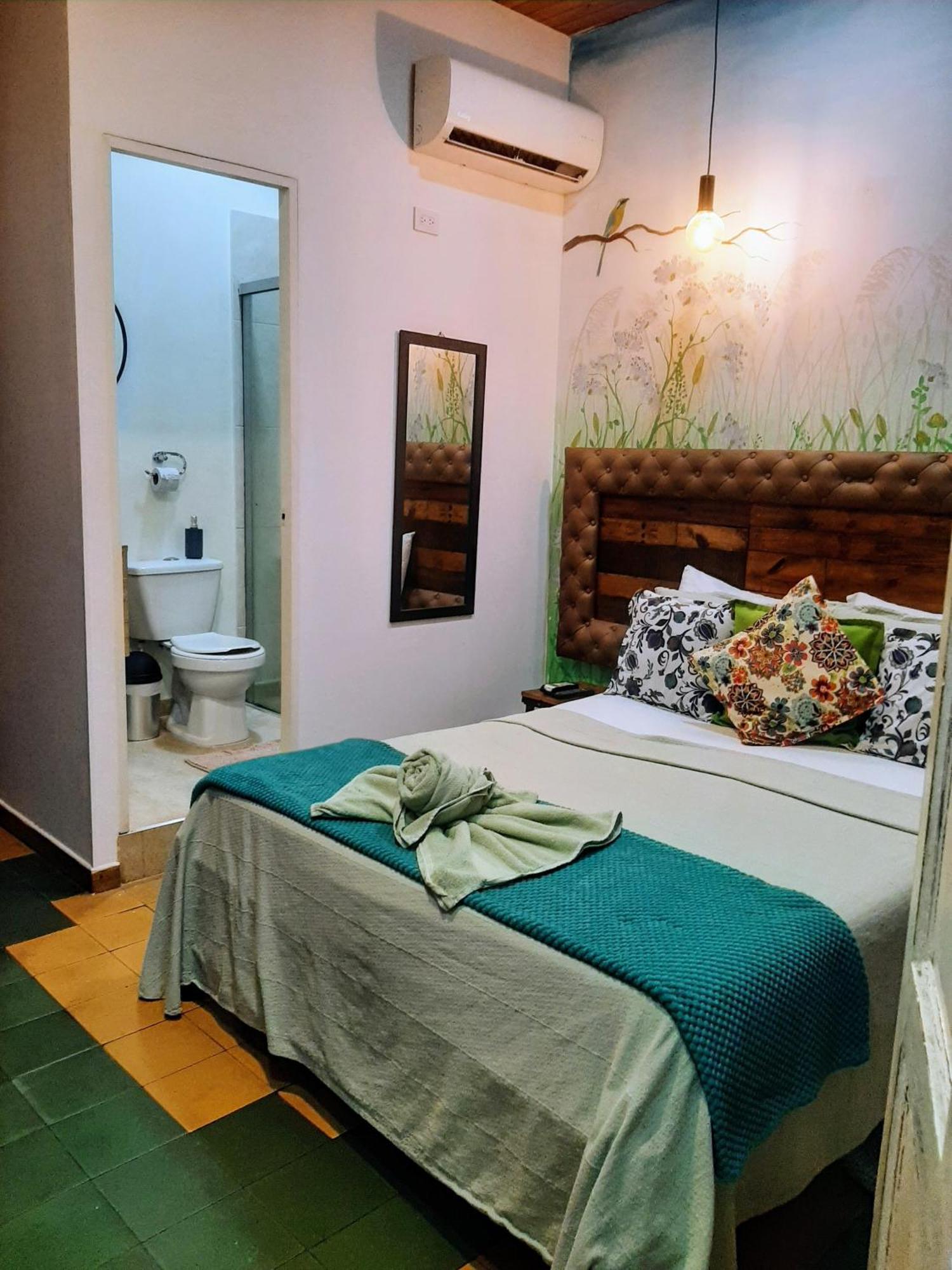 La 10 Hostal