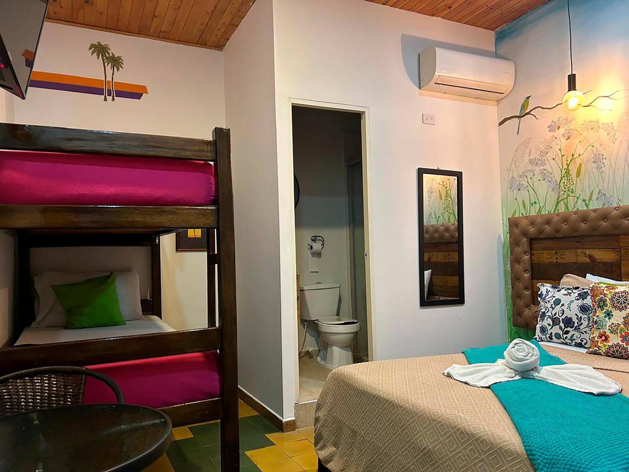 Hostal La 10 *