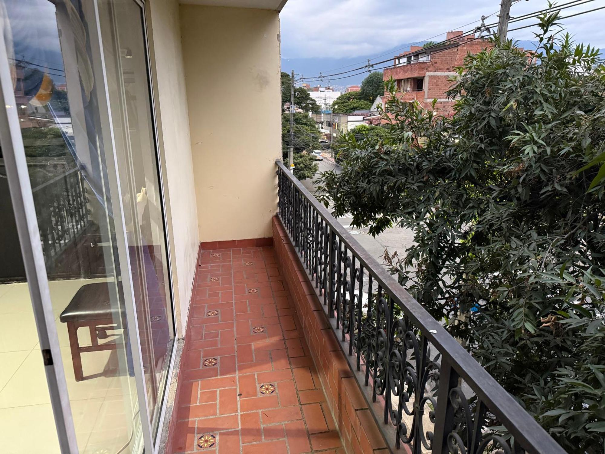 Casa Muy Amplia Con Excelente Ubicacion Familiar