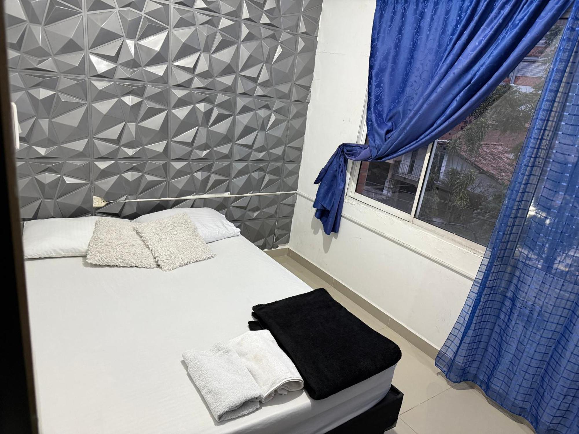 Homestay Casa Muy Amplia Con Excelente Ubicacion Familiar