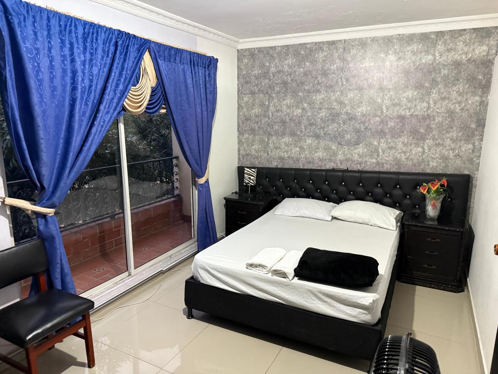 Homestay Casa Muy Amplia Con Excelente Ubicacion Familiar *