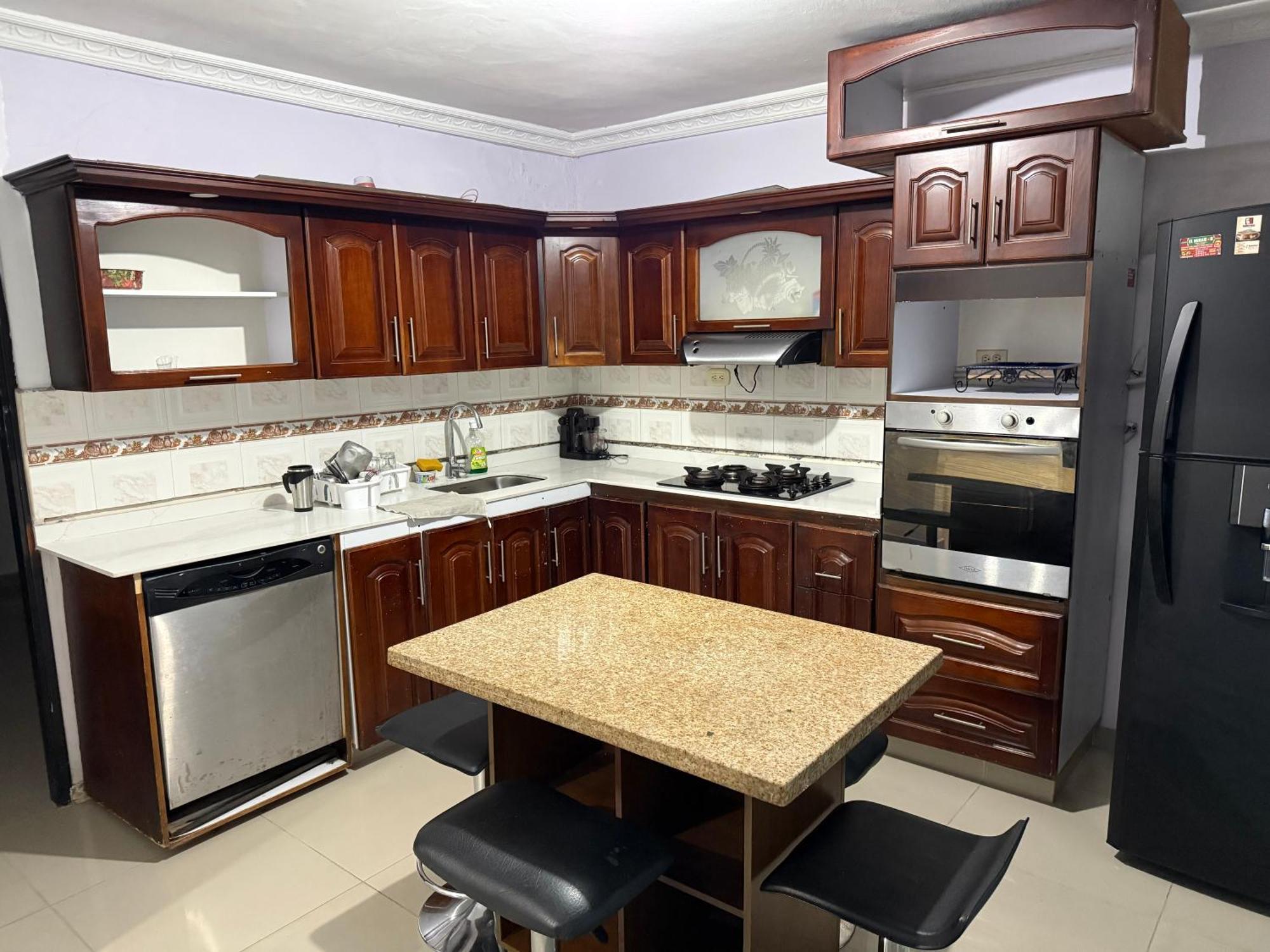 Casa Muy Amplia Con Excelente Ubicacion Familiar Homestay Medellin