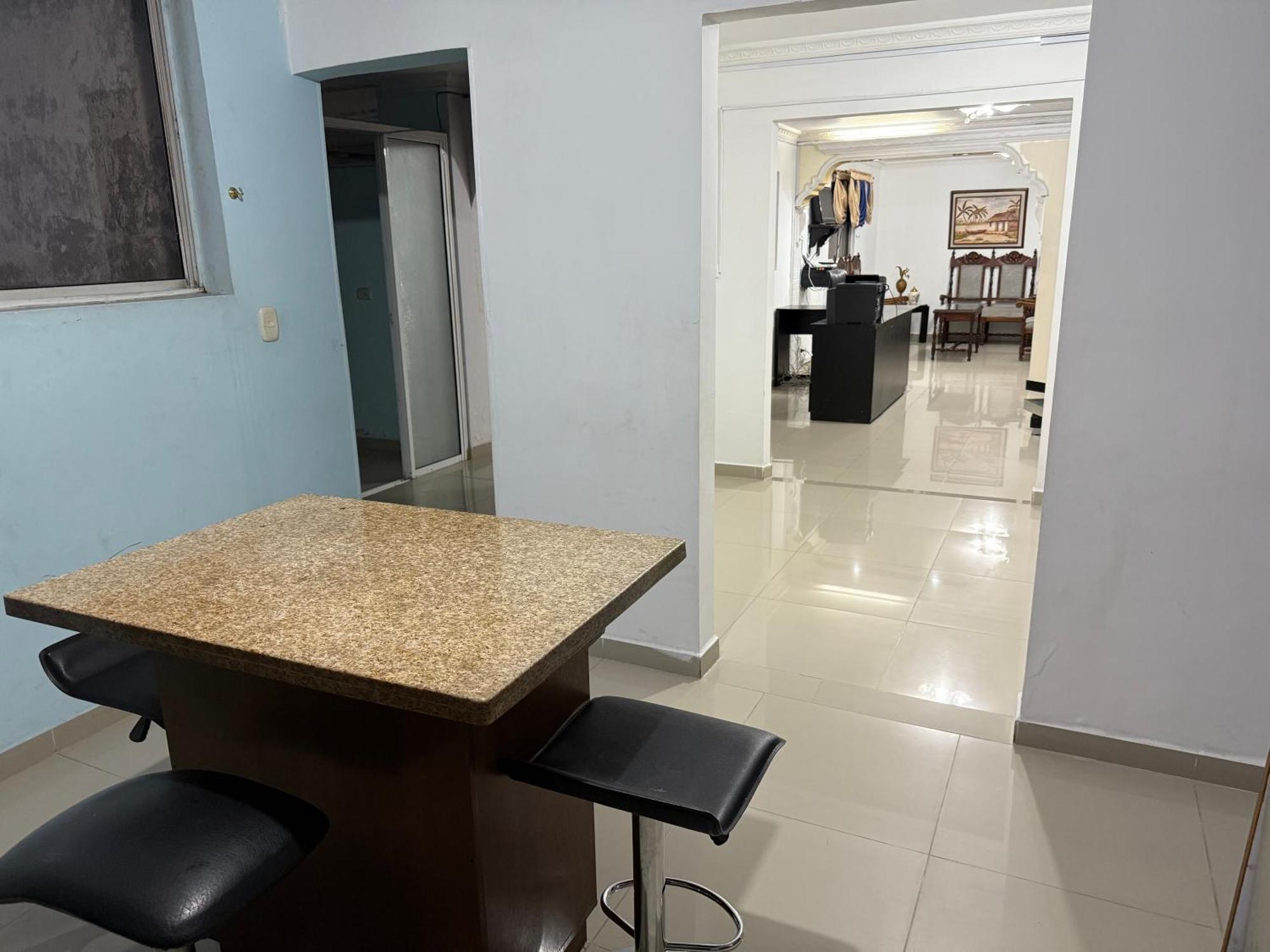 Casa Muy Amplia Con Excelente Ubicacion Familiar Homestay Medellin