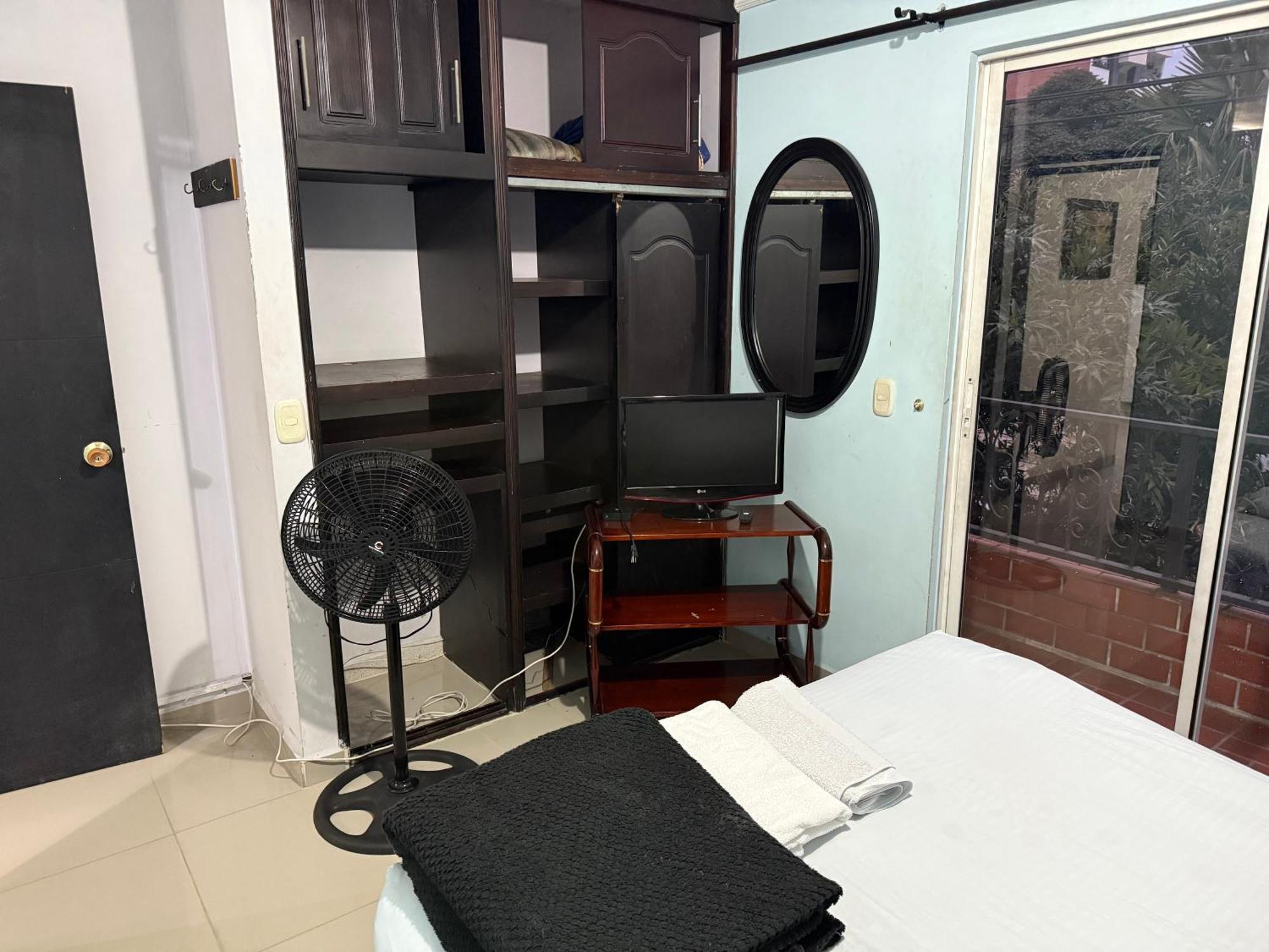 Homestay Casa Muy Amplia Con Excelente Ubicacion Familiar Medellin