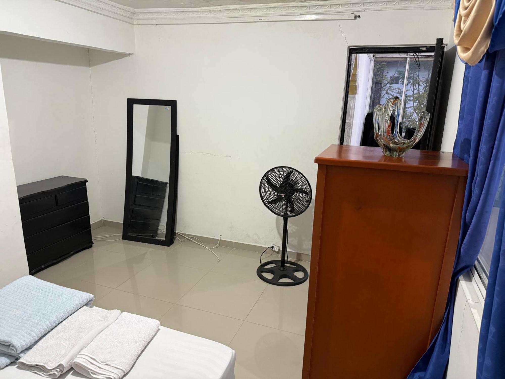 Casa Muy Amplia Con Excelente Ubicacion Familiar