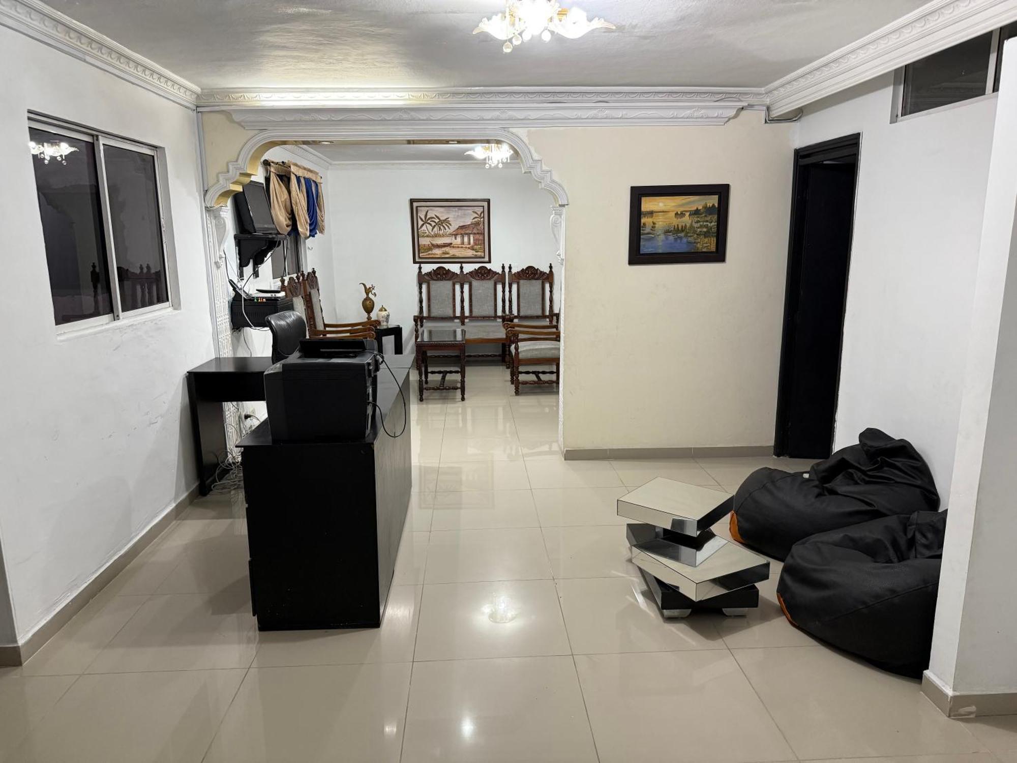 Casa Muy Amplia Con Excelente Ubicacion Familiar * Medellin