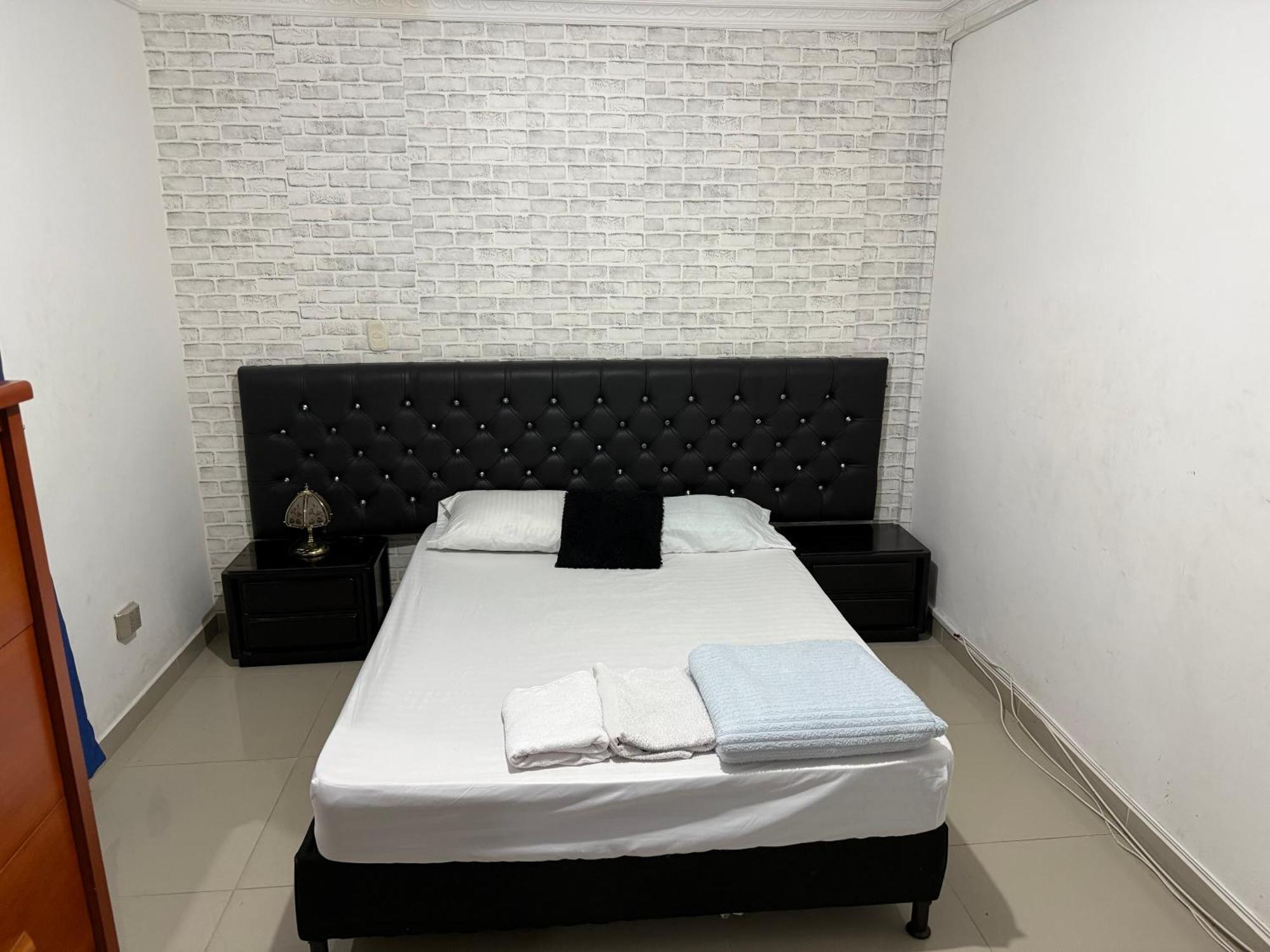 Homestay Casa Muy Amplia Con Excelente Ubicacion Familiar