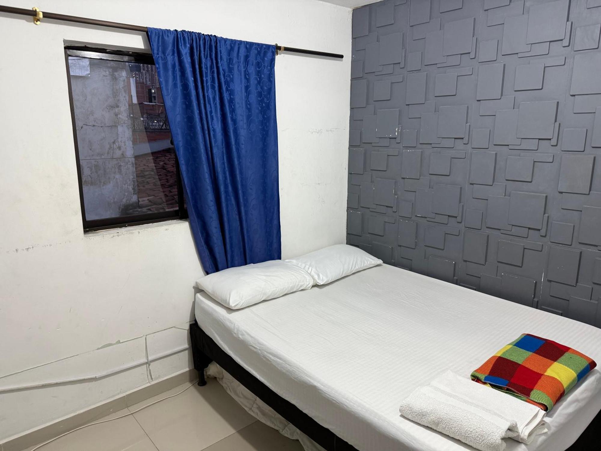 Homestay Casa Muy Amplia Con Excelente Ubicacion Familiar Medellin