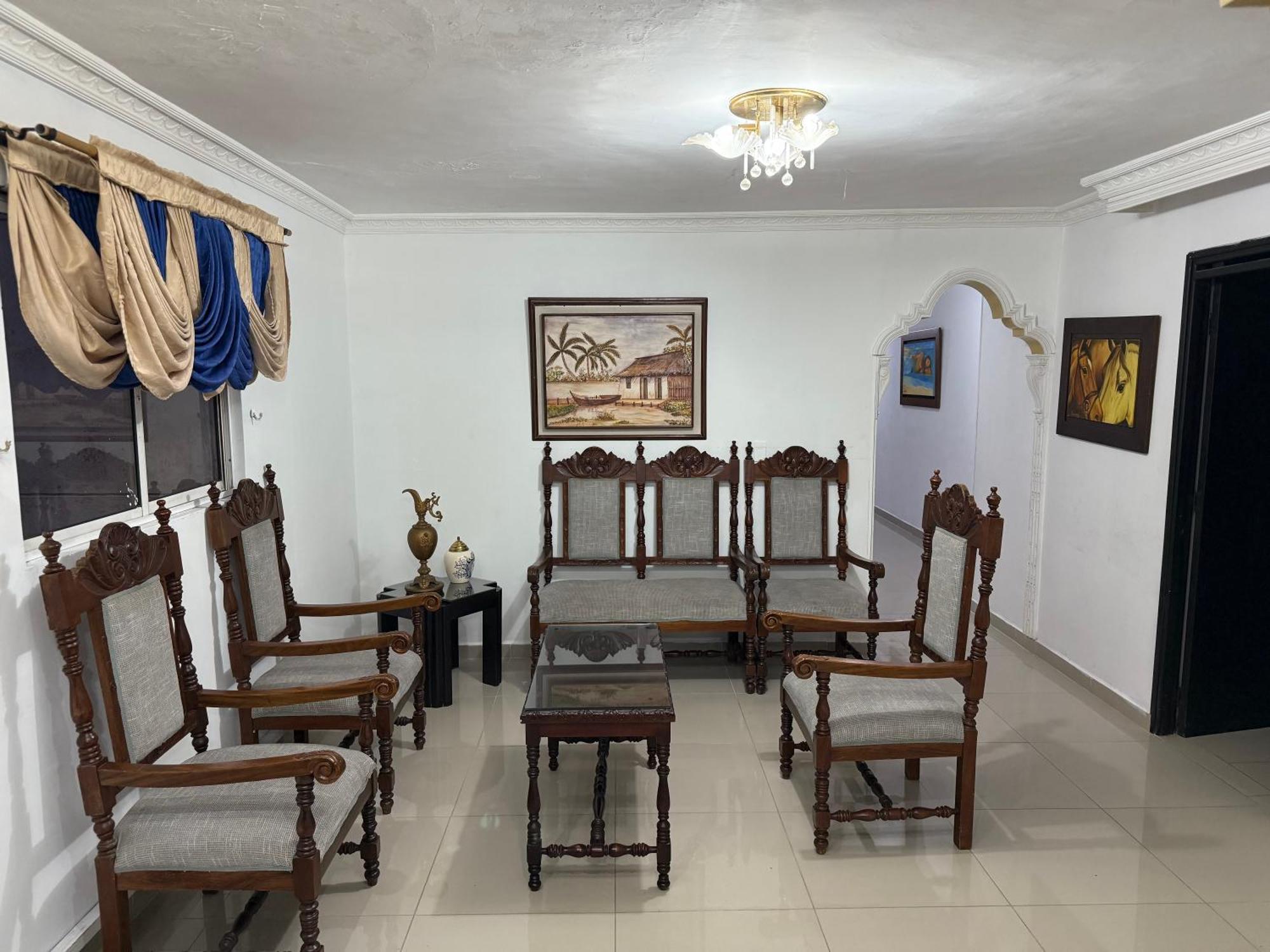Homestay Casa Muy Amplia Con Excelente Ubicacion Familiar