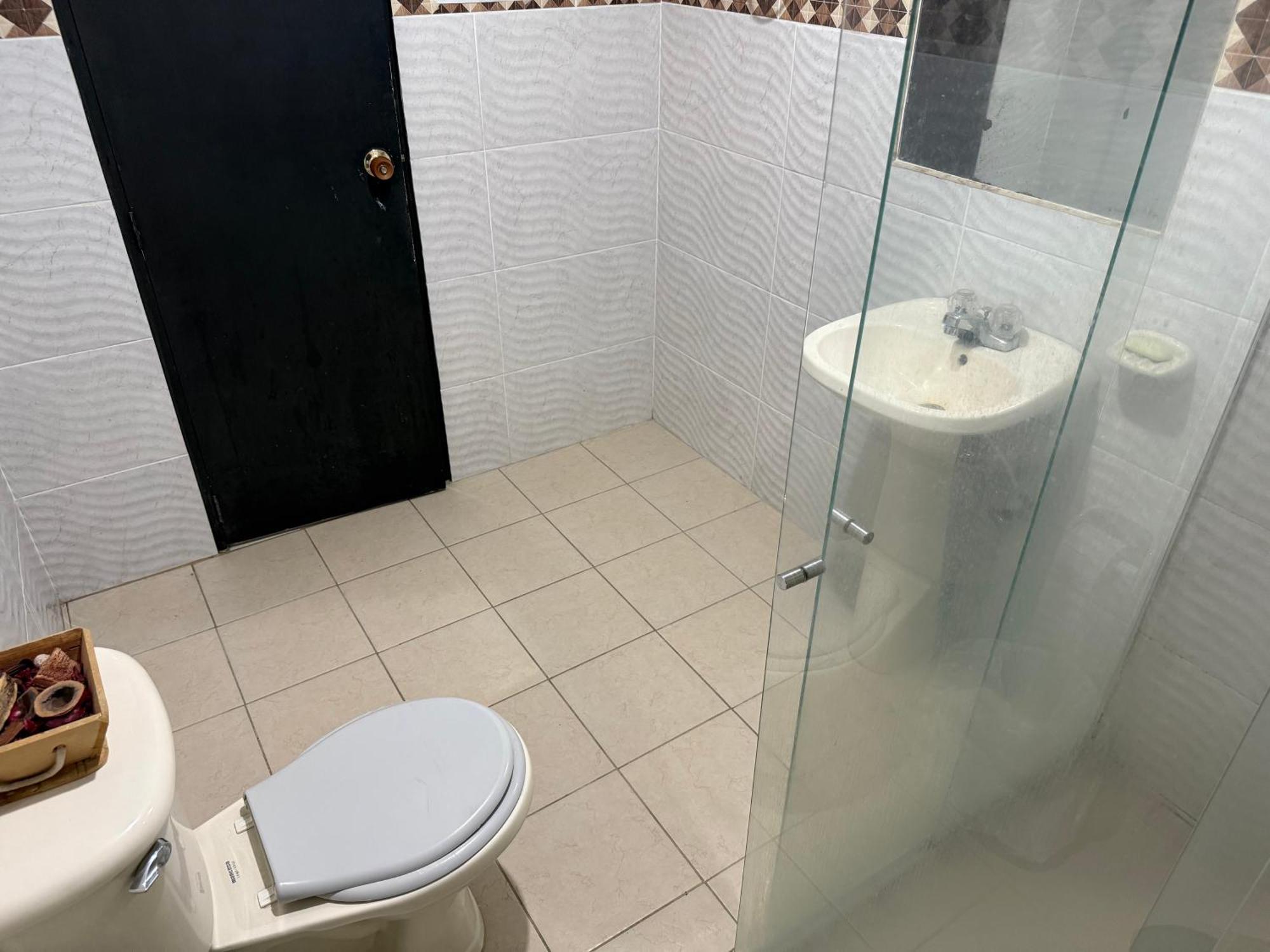 Casa Muy Amplia Con Excelente Ubicacion Familiar