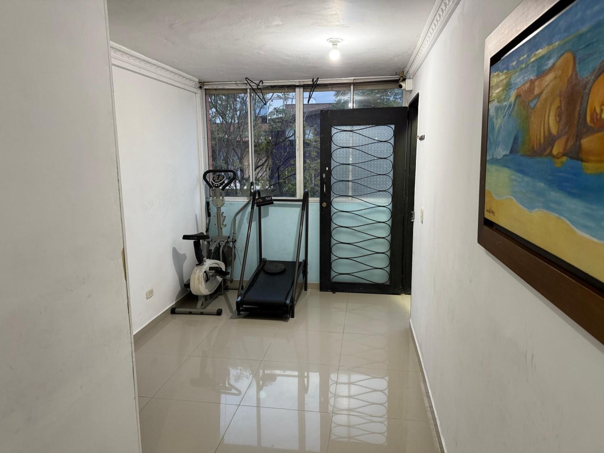 Casa Muy Amplia Con Excelente Ubicacion Familiar *
