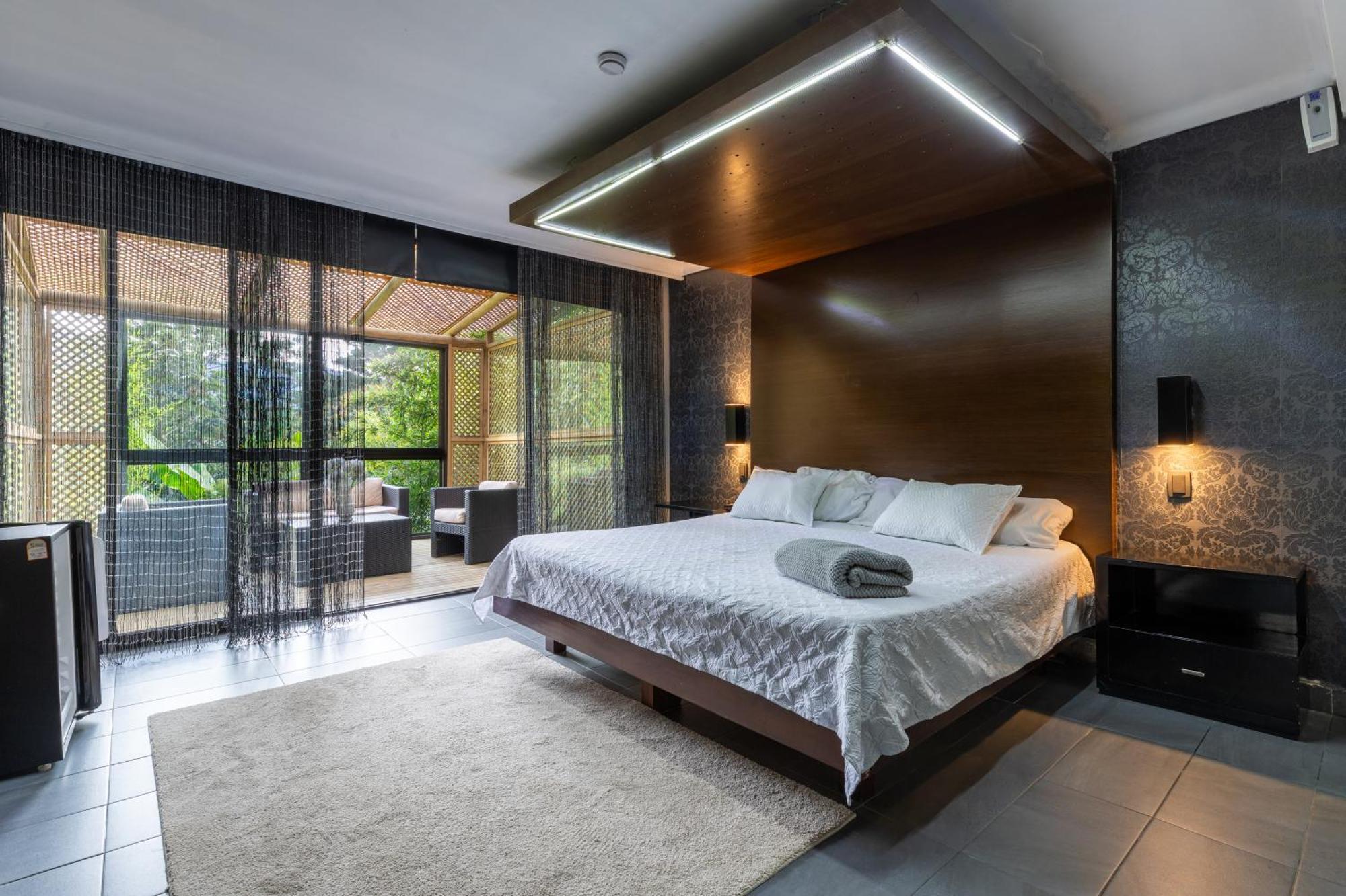 Casa Privada En El Poblado Despedidas De Soltero Fiesta Picsina Jacuzzi Villa *