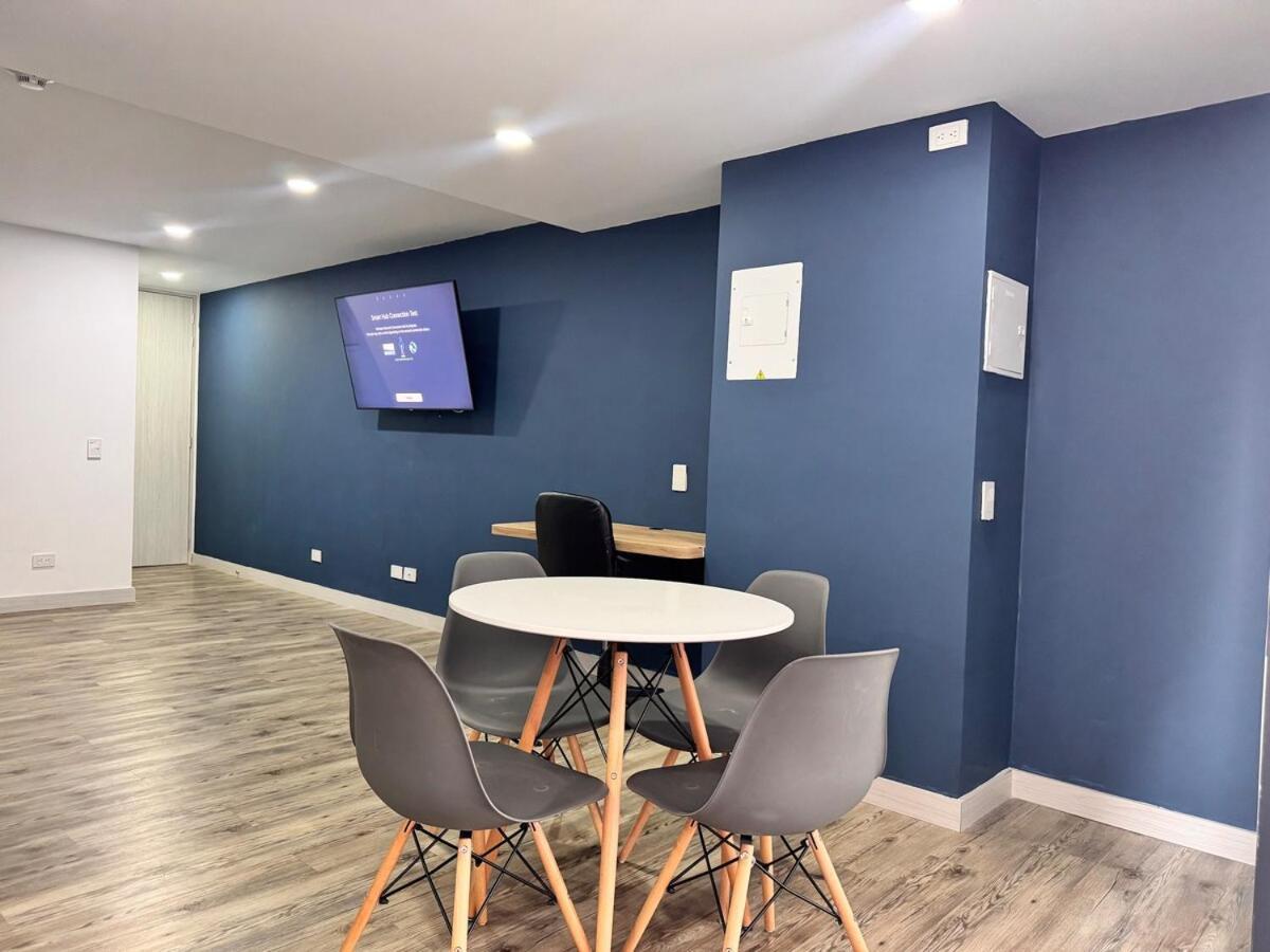 Apartamento Terraza Privada En Laureles Con Aire Acondicionado