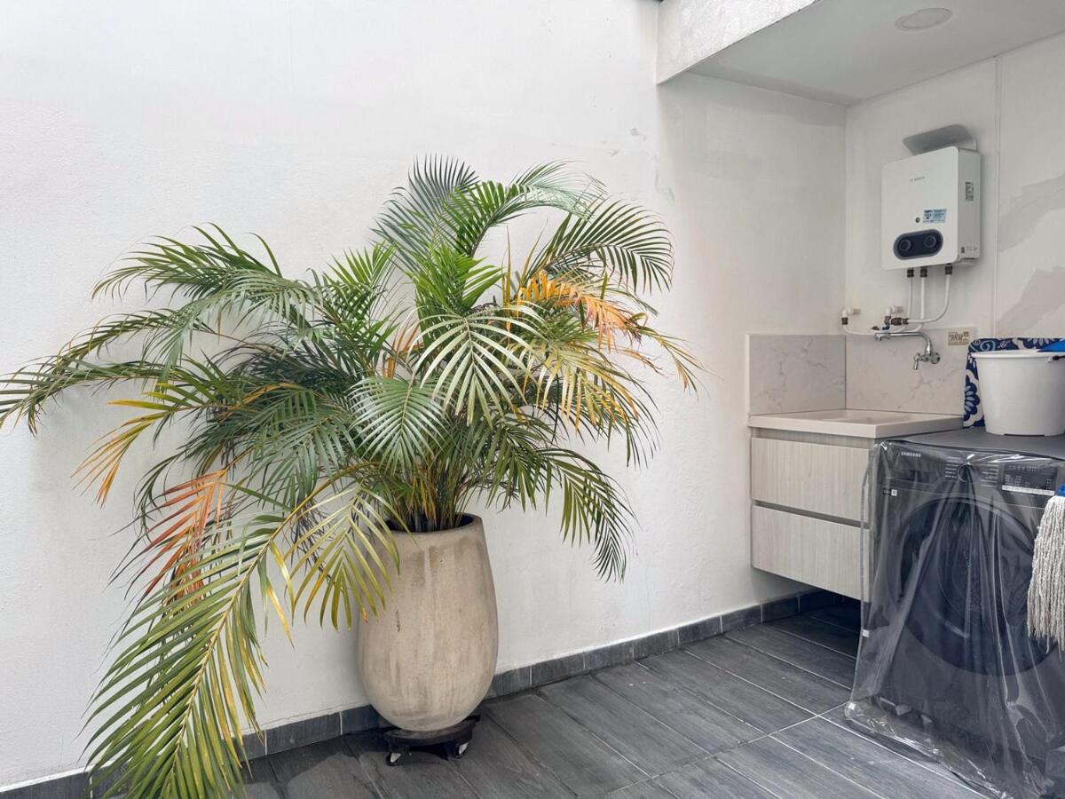 Terraza Privada En Laureles Con Aire Acondicionado *