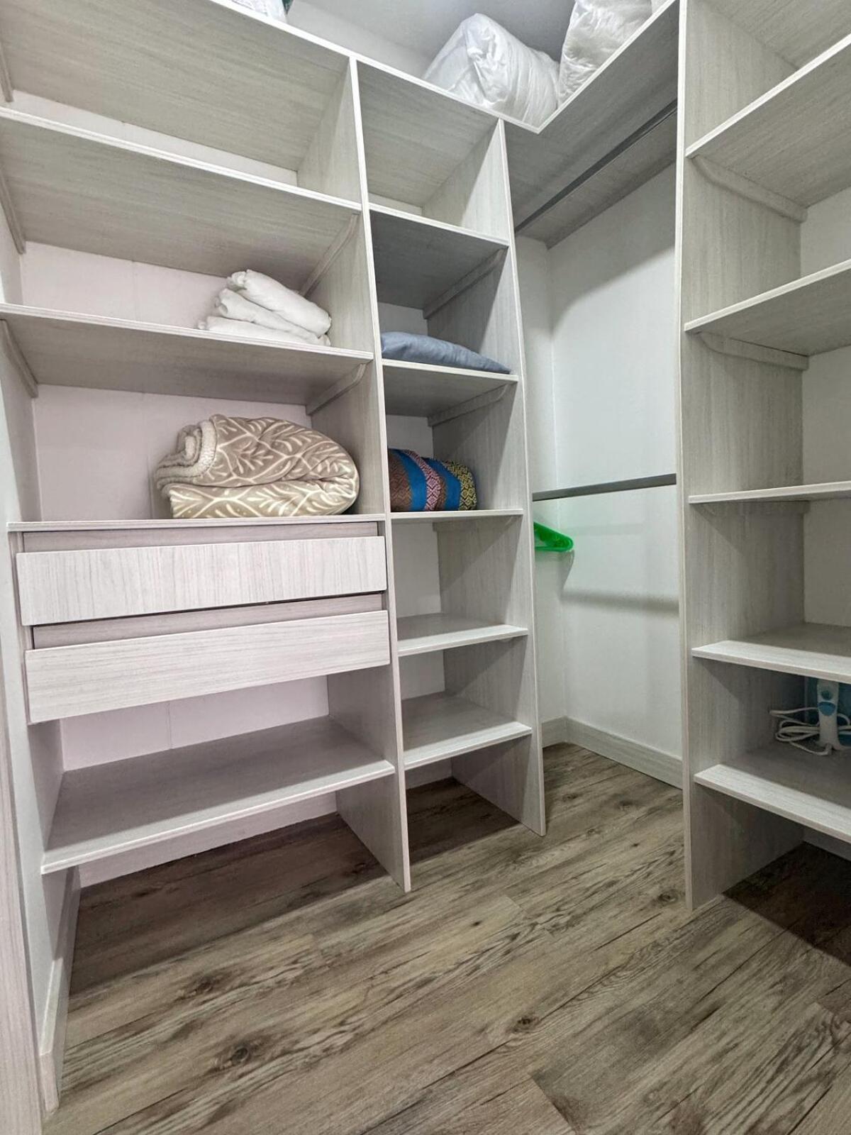 Apartamento Terraza Privada En Laureles Con Aire Acondicionado