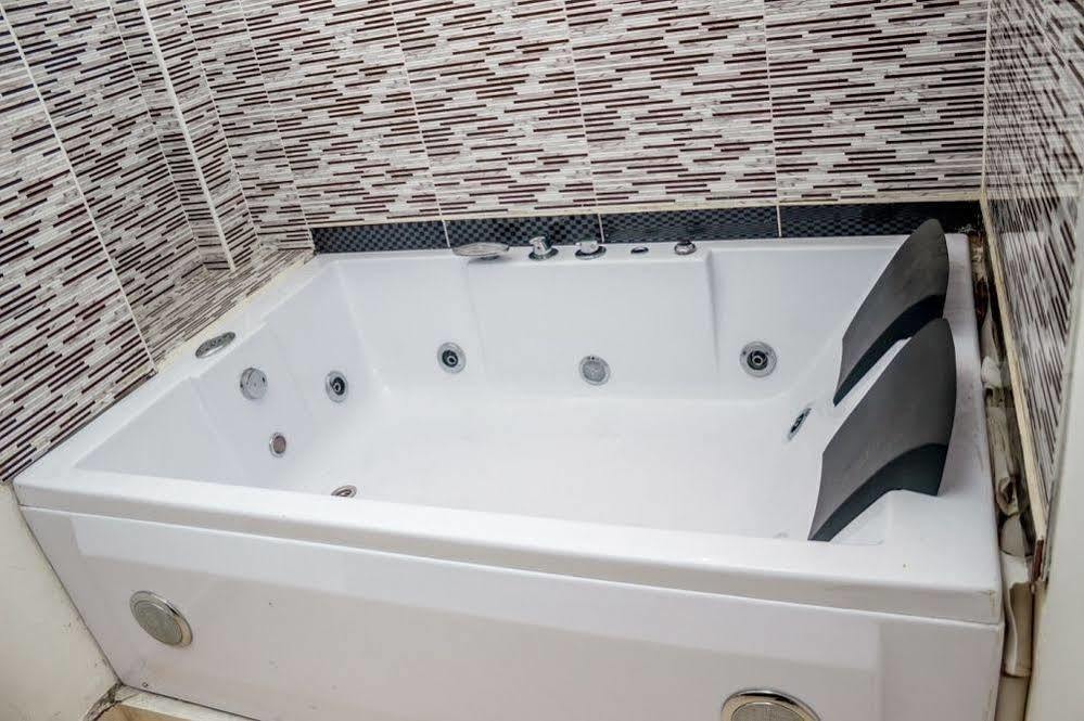 Bulerias Hotel 2*