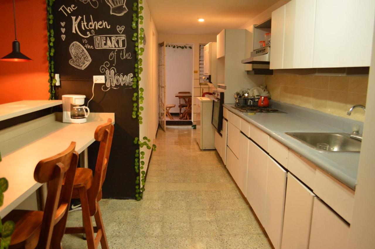 Africa House-casa Laureles-la70 Pensión