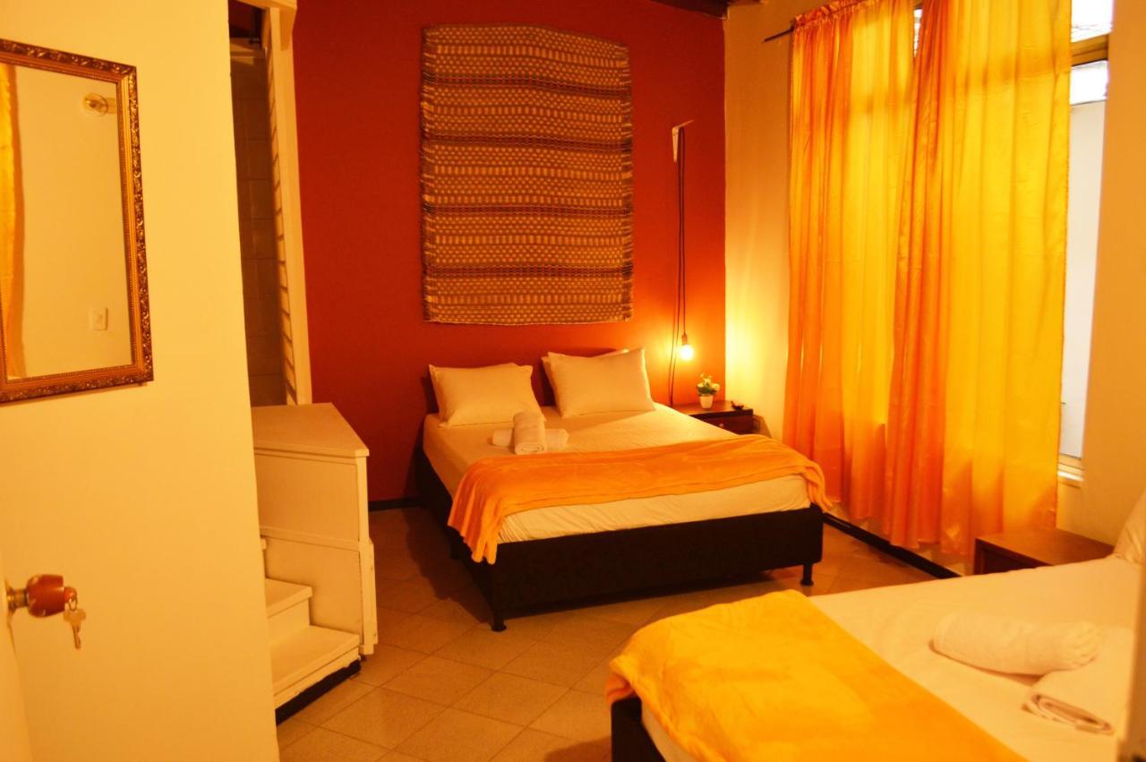 Africa House-casa Laureles-la70 Pensión